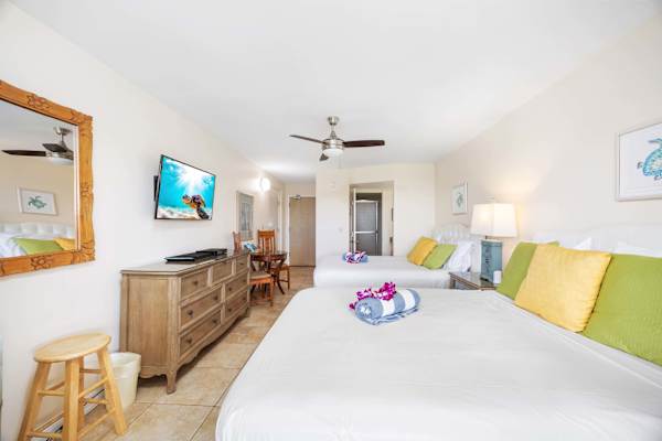 Island living - lanai, pool & beach essentials