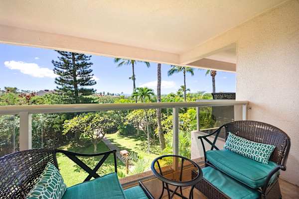 Island living - lanai, pool & beach essentials
