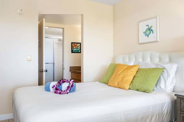 Island living - lanai, pool & beach essentials