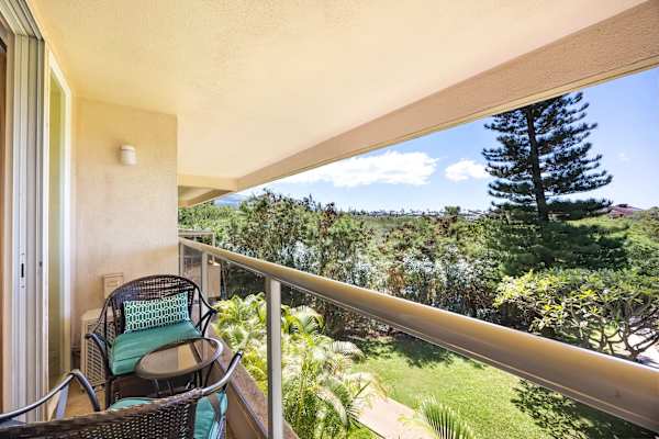Island living - lanai, pool & beach essentials