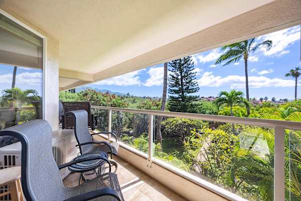 Island living - lanai, pool & beach essentials