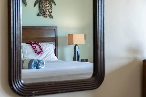 Island living - lanai, pool & beach essentials