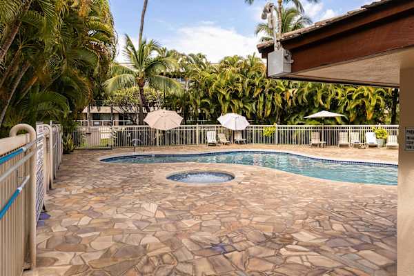 Island living - lanai, pool & beach essentials