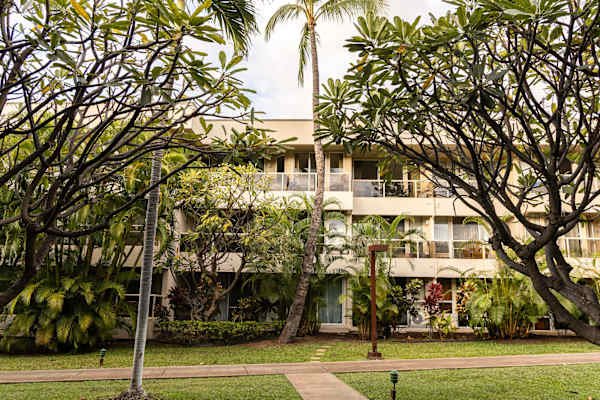 Island living - lanai, pool & beach essentials