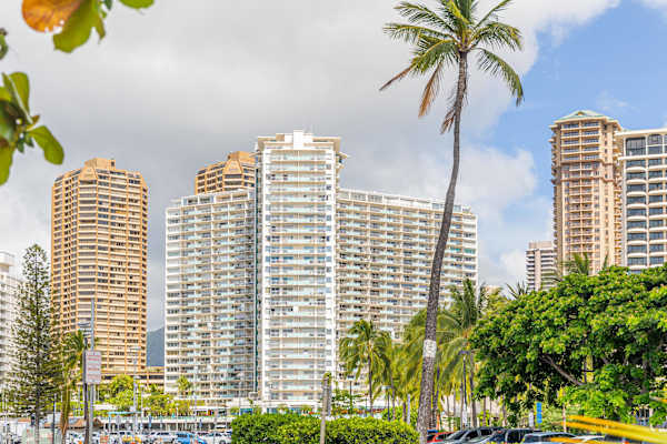 Welcome to the Ilikai Hotel