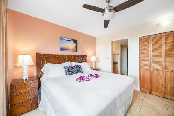 Relax in your king bedroom with a tub/shower combo bathroom, split AC, ceiling fan, and clothing storage.