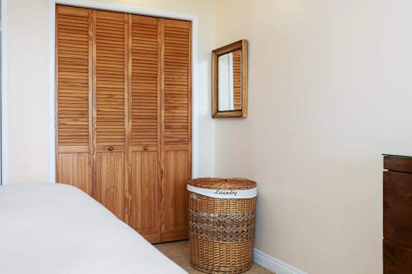 Keep your luggage neat and outfits wrinkle-free with a spacious wardrobe offering plenty of hanging space and shelves — perfect for longer stays and stress-free packing.