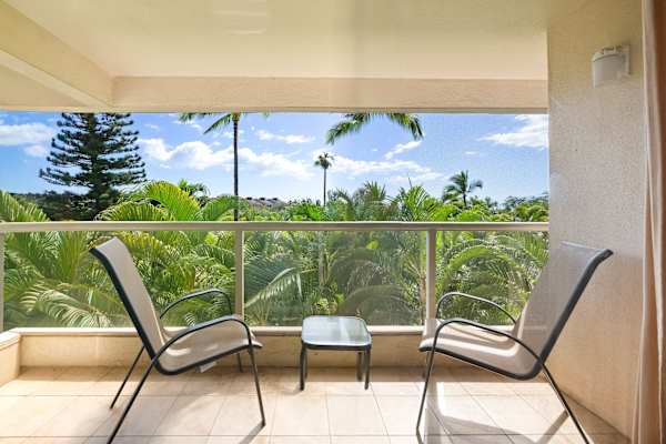 Grab a quick coffee and soak in the fresh, natural breeze and panoramic view of the nature while seated in the balcony, whether alone or with a companion.