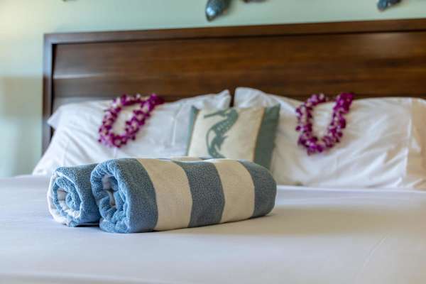 Each bedroom is supplied with fresh, high-quality towels, neatly arranged for guests’ convenience.