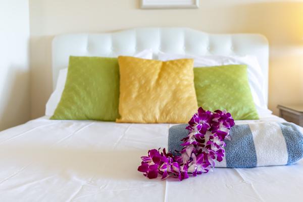 The unit is supplied with fresh, high-quality towels, neatly arranged for guests’ convenience.