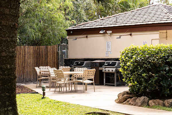 Fire up the outdoor grilling stations, pull up a seat, and spend the evening sharing grilled favorites, cold drinks, and easy conversation under the open sky.