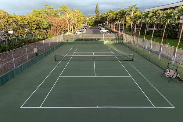 Enjoy access to a tennis court, perfect for a quick match, a casual rally, or simply staying active during your stay.