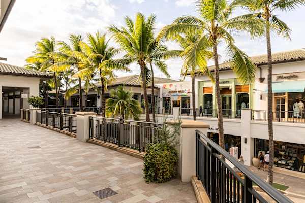 Explore The Shops at Wailea just minutes away, where you’ll find a curated mix of local boutiques, retail stores, and everyday essentials in one walkable destination.