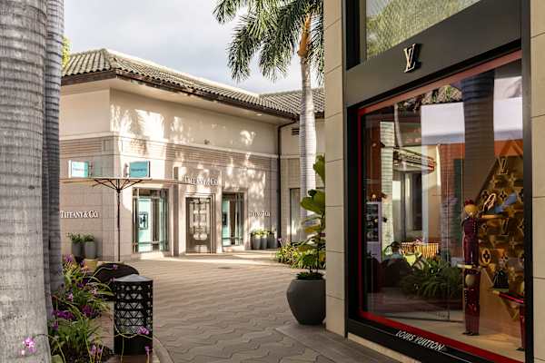 Explore The Shops at Wailea just minutes away, where you’ll find a curated mix of local boutiques, retail stores, and everyday essentials in one walkable destination.
