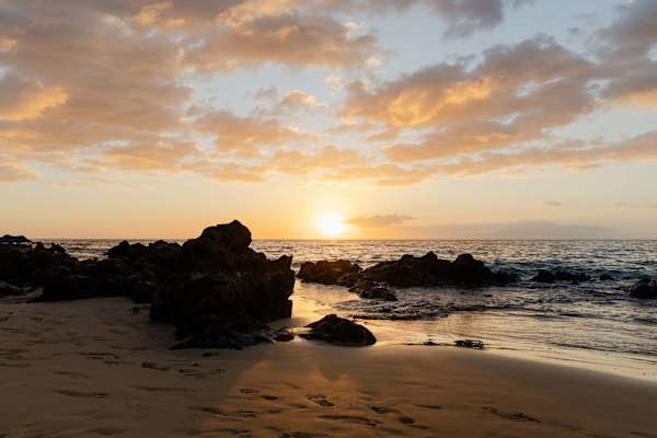 Watch the sun melt into the horizon from the beach as you unwind and share the moment with the people you’re with—an easy setting for connection, conversation, and quiet togetherness.