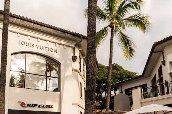 Explore The Shops at Wailea just minutes away, where you’ll find a curated mix of local boutiques, retail stores, and everyday essentials in one walkable destination.