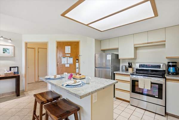 Maui Banyan condo w/ BBQ grill and pool