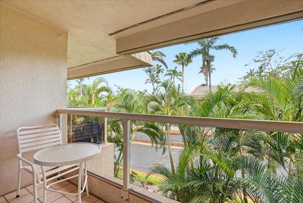 Maui Banyan condo w/ BBQ grill and pool