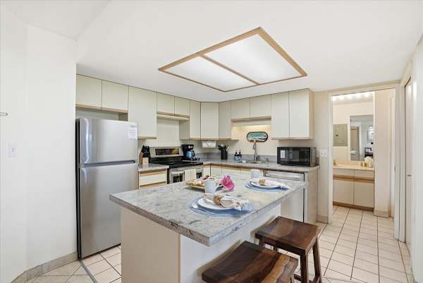 Maui Banyan condo w/ BBQ grill and pool