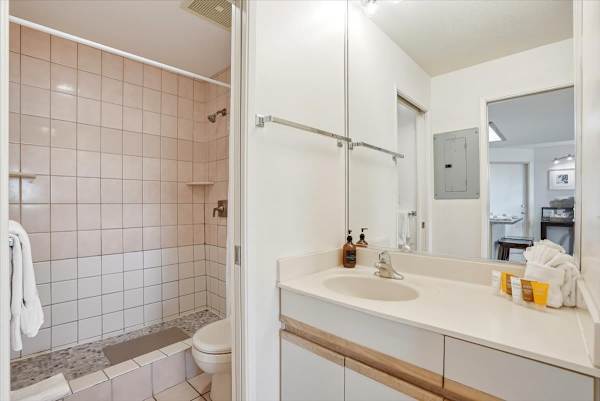 Maui Banyan condo w/ BBQ grill and pool
