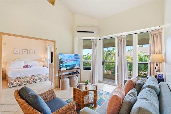 Maui Banyan condo w/ BBQ grill and pool