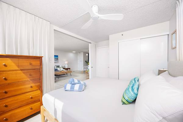 This bright condo features a king bed and a seamless open-concept design that leads directly into an inviting living and dining area.