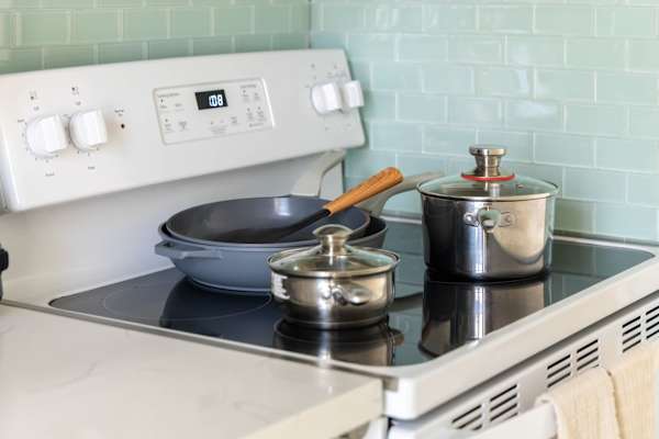 Casseroles, frying pans, and all other essentials are also available for easy, hassle‑free meal preps.