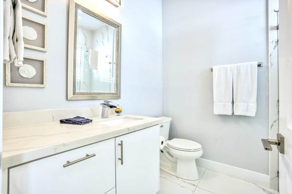 Biright Queen Bathroom With Walk-In Shower & Toilet
