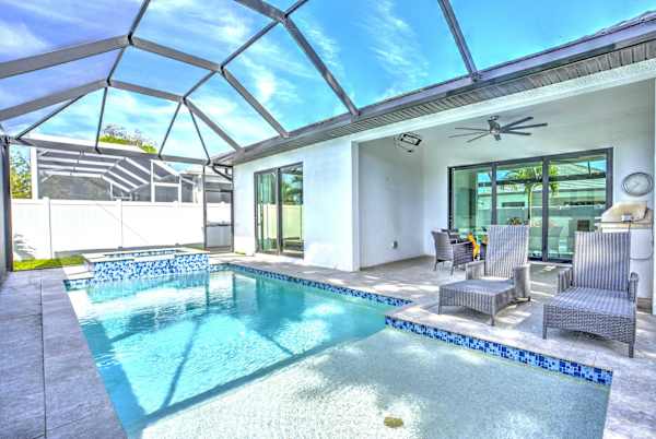 Private Tropical Paradise; Screened-In Pool, Hot Tub & Palm Views