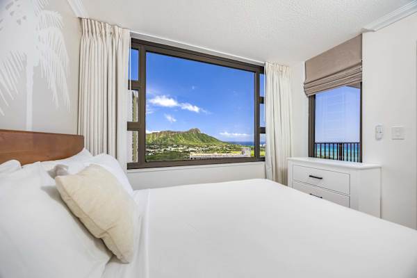Enjoy the beautiful Diamond Head mountain and ocean views from your bedroom window!