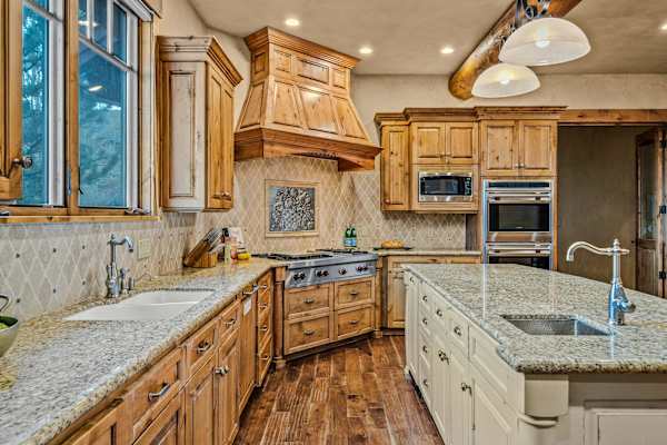 Abode at Trail Creek Canyon, ranch estate, views, hot tub, games