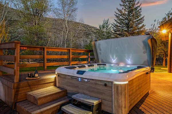 Abode at Trail Creek Canyon, ranch estate, views, hot tub, games