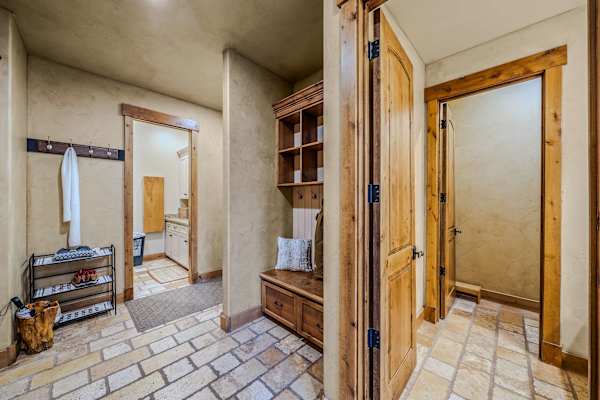 Abode at Trail Creek Canyon, ranch estate, views, hot tub, games