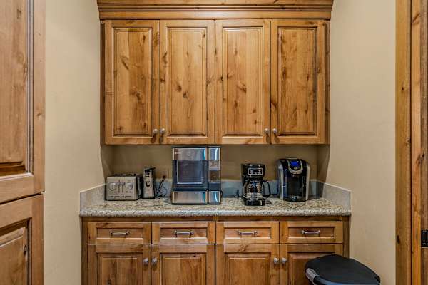 Abode at Trail Creek Canyon, ranch estate, views, hot tub, games