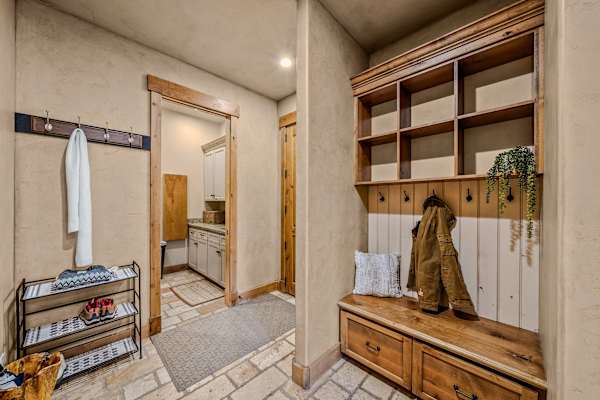 Abode at Trail Creek Canyon, ranch estate, views, hot tub, games