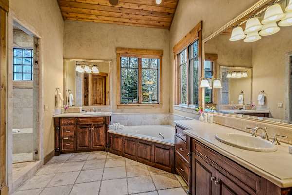 Abode at Trail Creek Canyon, ranch estate, views, hot tub, games