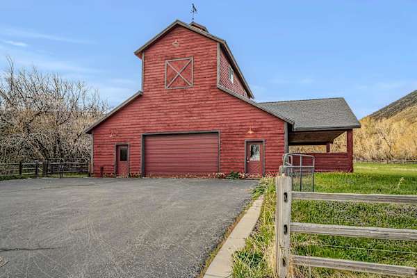 Abode at Trail Creek Canyon, ranch estate, views, hot tub, games