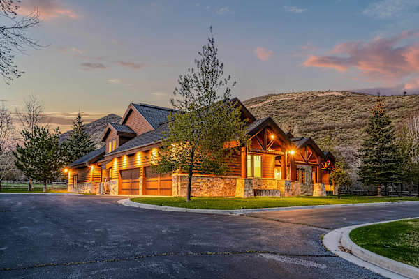 Abode at Trail Creek Canyon, ranch estate, views, hot tub, games