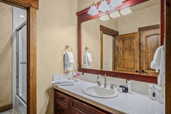 Abode at Trail Creek Canyon, ranch estate, views, hot tub, games