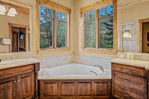 Abode at Trail Creek Canyon, ranch estate, views, hot tub, games