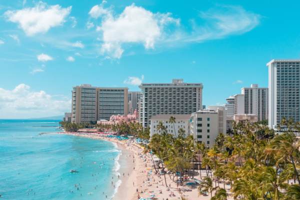 Experience the ultimate Waikiki getaway! Imagine waking up to stunning beach views and being just steps away from the world-famous sands – your perfect Hawaiian escape awaits.