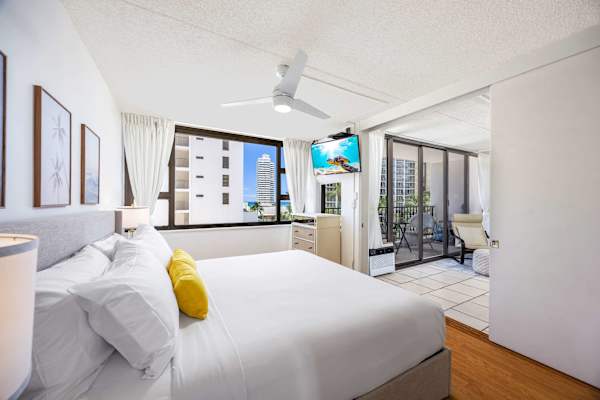 Have a restful sleep in your bedroom with a king-size bed!