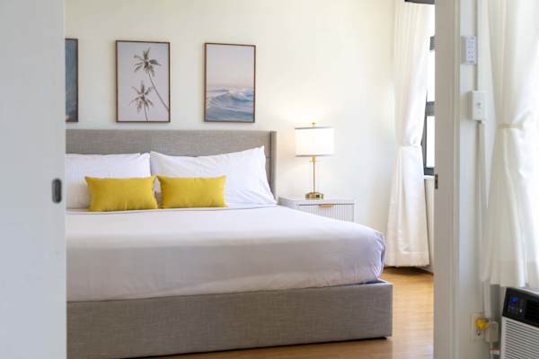 King-size bed in the bedroom