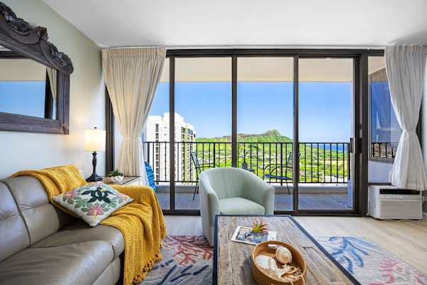 Feast your eyes on the beautiful view of Diamond Head mountain and the ocean from your living area.