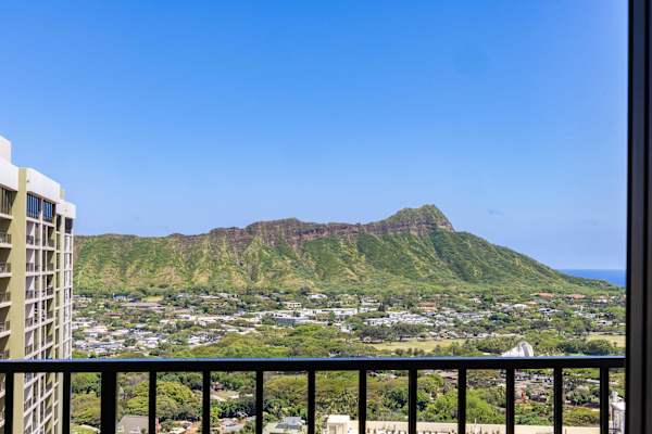 Enjoy the beautiful ocean and Diamond Head mountain view from your balcony!