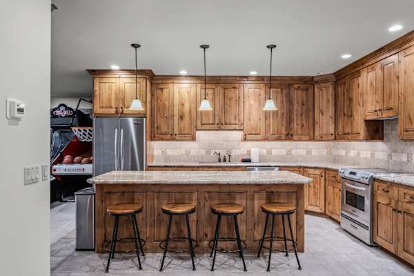 Abode at Trail Creek Canyon, ranch estate, views, hot tub, games