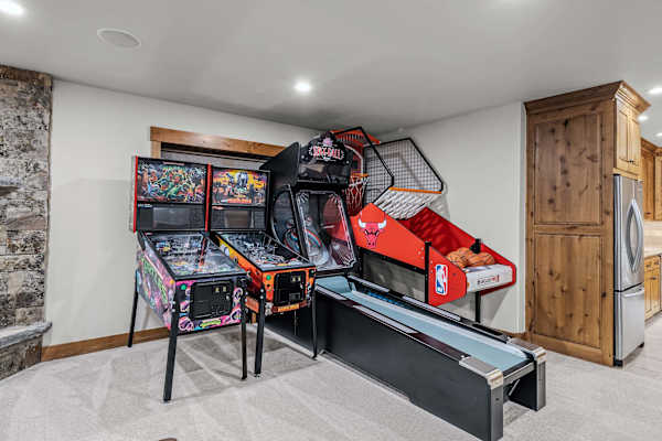 Abode at Trail Creek Canyon, ranch estate, views, hot tub, games