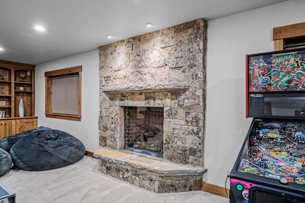 Abode at Trail Creek Canyon, ranch estate, views, hot tub, games