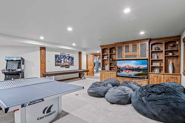 Abode at Trail Creek Canyon, ranch estate, views, hot tub, games