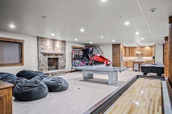 Abode at Trail Creek Canyon, ranch estate, views, hot tub, games
